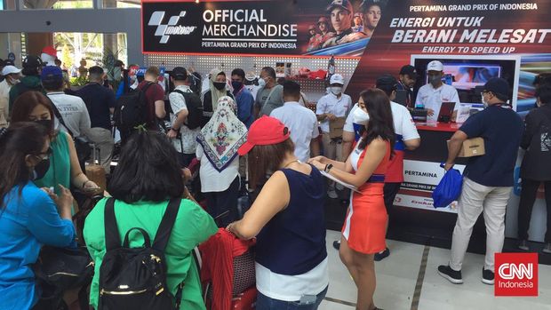 Suasana di Bandara Lombok jelang MotoGP Mandalika. (CNN Indonesia/Haryanto Tri Wibowo)