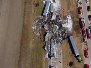 Ngeri! Penampakan TKP Kecelakaan Beruntun Libatkan 50 Mobil di AS