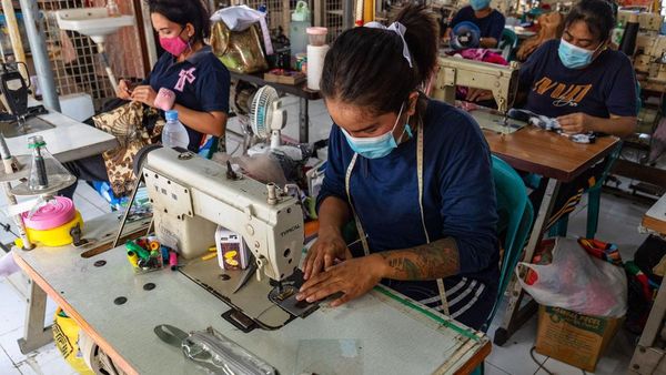 Warga Binaan Lapas Semarang Belajar Menjahit hingga Membatik