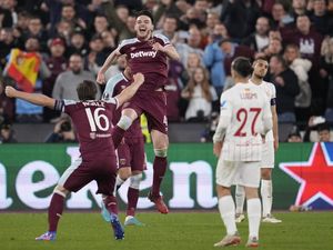 Malam Bersejarah West Ham Usai Pukul Jagoannya Liga Europa