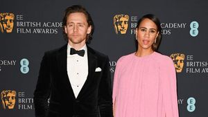 10 Pesona Zawe Ashton, Aktris yang Diam-diam Tunangan dengan Tom Hiddleston
