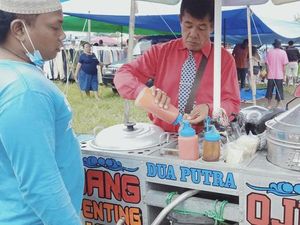 5 Penjual Bakso Bikin Salfok, Pakai Kemeja dan Dasi hingga Mirip Al Ghazali 5 Penjual Bakso Bikin Salfok, Pakai Kemeja dan Dasi hingga Mirip Al Ghazali