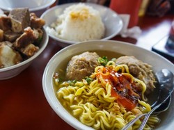 5 Tempat Makan Bakso Gerobakan di Bekasi, Ada yang Pakai Tetelan