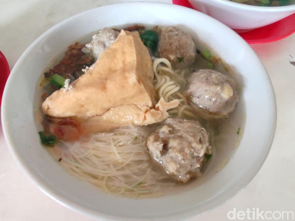 5 Sekte Makan Bakso, Kamu Tim Kuah Bening Atau Racikan ala Emak-emak? 5 Sekte Makan Bakso, Kamu Tim Kuah Bening Atau Racikan ala Emak-emak?