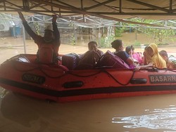 Banjir Setinggi Dada Rendam Permukiman Warga di Kutim