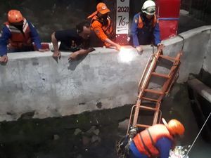 Bocah 5 Tahun Hanyut Saat Main di Kali Induk Jaktim Ditemukan Tewas