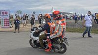Momen Marc Marquez Dibonceng Marshal Usai Jatuh 2 Kali