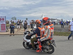 Marc Marquez Dibonceng, Motornya Diangkut