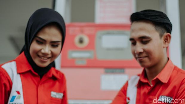 Foto viral prewedding sejoli di SPBU.