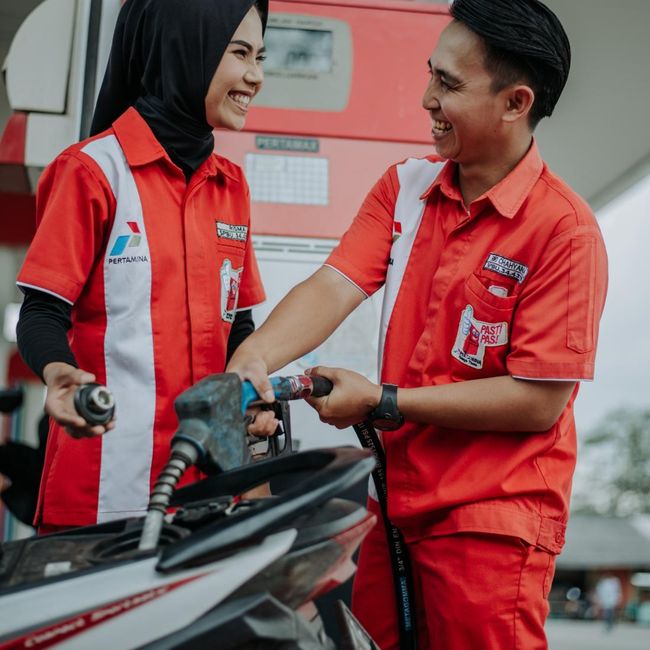 Foto viral prewedding sejoli di SPBU.