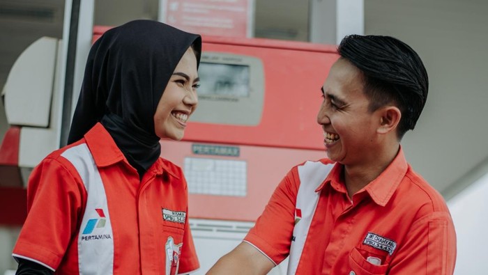 Foto viral prewedding sejoli di SPBU.
