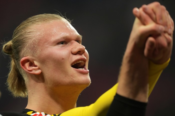 Dortmunds Erling Haaland reacts during a Bundesliga soccer match between FSV Mainz 05 and Borussia Dortmund at the Mewa Arena in Mainz, Germany, Wednesday, March 16, 2022. (AP Photo/Michael Probst)