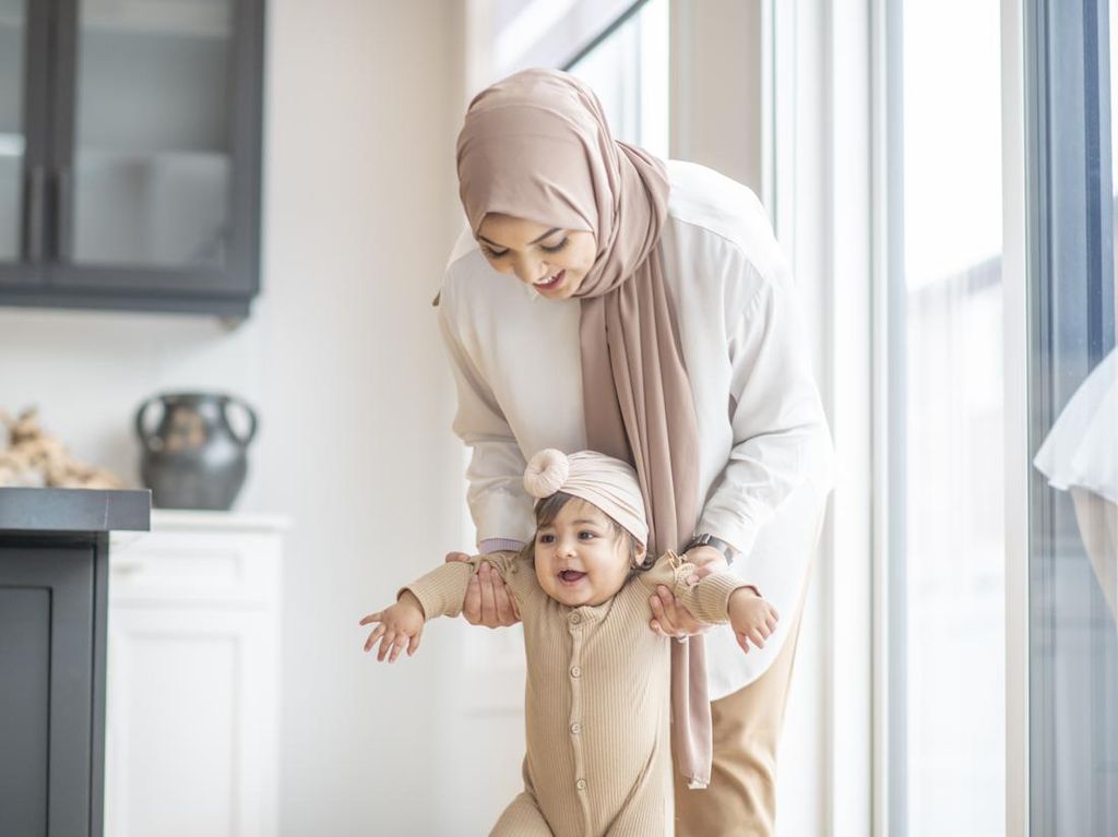 100 Nama Bayi Perempuan Islami Huruf R dan Artinya
