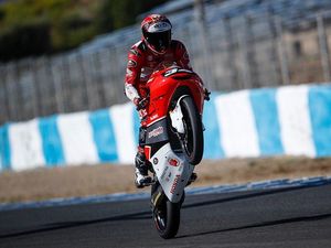 Berhasil Start di Baris Terdepan, Mario Aji Dipuji Aleix Espargaro Berhasil Start di Baris Terdepan, Mario Aji Dipuji Aleix Espargaro