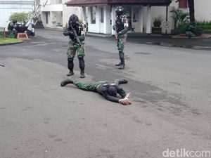 Menegangkan! Begini Momen TNI Menaklukkan Teroris di Purbalingga Menegangkan! Begini Momen TNI Menaklukkan Teroris di Purbalingga