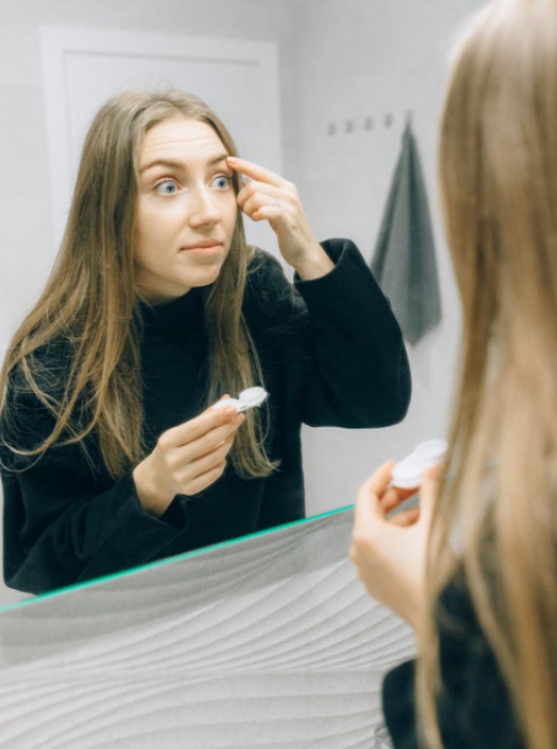 Menggunakan Lensa Kontak ketika Berenang