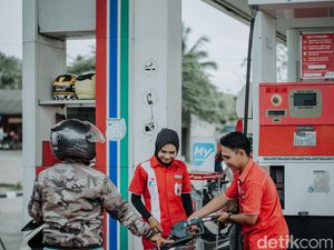 10 Foto Momen Prewedding di SPBU yang Viral Dikomentari Erick Thohir & Ahok 10 Foto Momen Prewedding di SPBU yang Viral Dikomentari Erick Thohir & Ahok