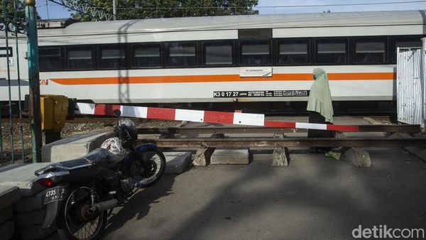 Perlintasan Sebidang di Kemayoran Resmi Tutup Usai JPO Dibangun