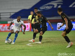 Gagal Kalahkan Persebaya, Langkah Persib Jadi Juara Makin Sulit