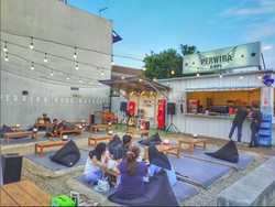 Keren! Kafe di Karawang Ini Mempekerjakan Anak Yatim Piatu