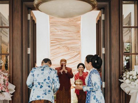 Prosesi siraman dan Midodareni Putri Tanjung