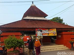 Cerita Presiden Sukarno Naik Becak Saat Ziarah ke Makam Kadilangu Demak Cerita Presiden Sukarno Naik Becak Saat Ziarah ke Makam Kadilangu Demak