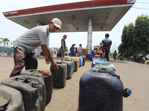 Nelayan Susah Dapat Solar, Antrean Jeriken Mengular