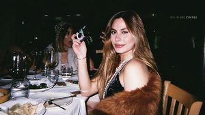 Valerie Thomas Selalu Tampil Cantik saat Kulineran Bareng Pacar dan Teman