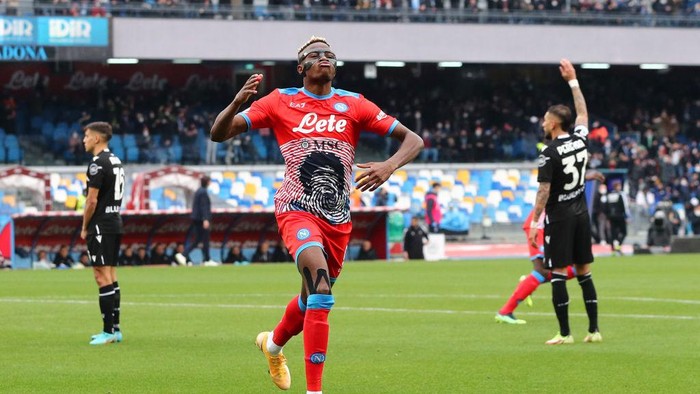 NAPLES, ITALY - MARCH 19: Victor Osimhen of SSC Napoli celebrates after scoring their teams second goal during the Serie A match between SSC Napoli and Udinese Calcio at Stadio Diego Armando Maradona on March 19, 2022 in Naples, Italy. (Photo by Francesco Pecoraro/Getty Images)