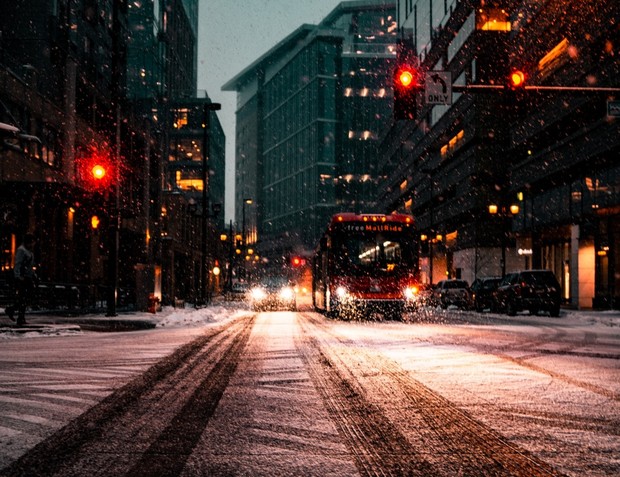 Waspada saat naik motor malam hari