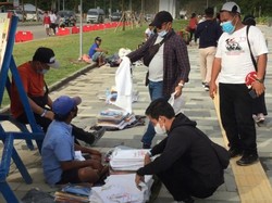 Warga Lokal Raup Rezeki Berkat Jualan Kaos MotoGP Mandalika