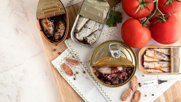 Agar tubuh tetap sehat, lakukan cara mudah ini untuk membantu kamu mengurangi konsumsi makanan olahan/Foto: Freepik.com/Freepik