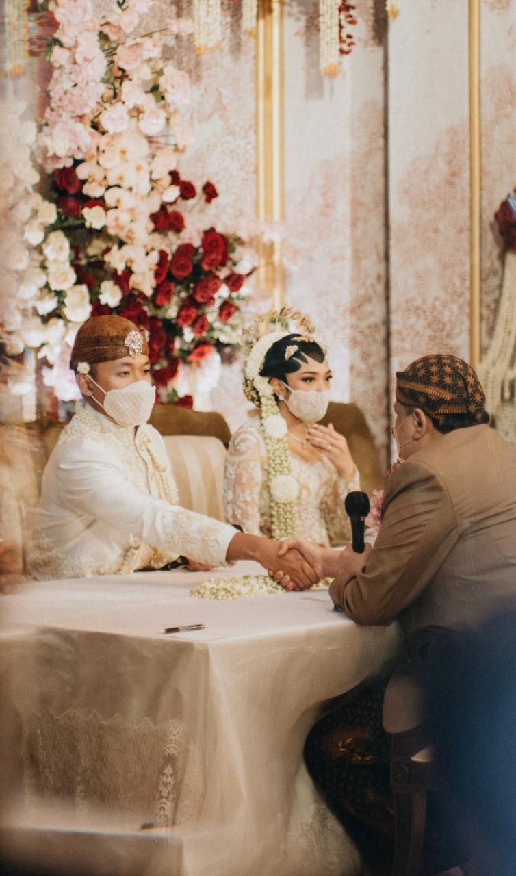 Akad Nikah Putri Tanjung dan Guinandra Jatikusumo digelar di kediaman keluarga Chairul Tanjung, Minggu (20/3/2022).
