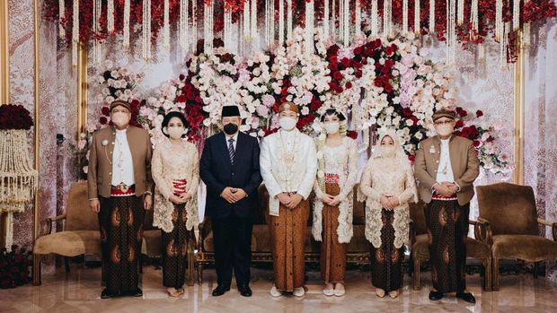 Acara pernikahan Putri Tanjung dan Guinandra Jatikusumo, anak dari pengusaha nasional Chairul Tanjung dan Anita Ratnasari Tanjung.