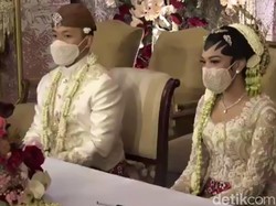 Hadiri Akad Nikah Putri Tanjung, Ibunda Sandiaga Uno Terharu