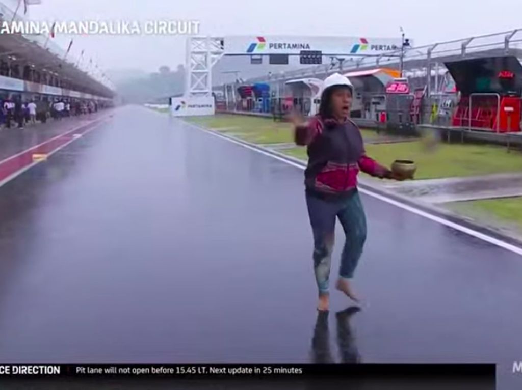 Tak Biasanya Ada Pawang Hujan Bisa Diposting Akun MotoGP