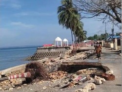 Jalur Pesisir Buton Selatan Rusak Akibat Cuaca Ekstrem, Bahayakan Pengendara