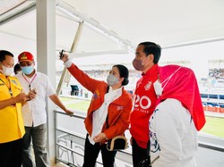 Jokowi Tiba di Sirkuit Mandalika, Diajak Selfie Puan Maharani