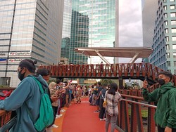 Diserbu Malam Minggu Kemarin, JPO Pinisi Dipadati Warga Sore Ini