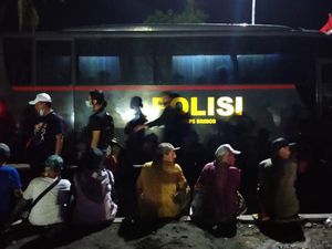 Kala Penonton MotoGP Diungsikan Bus Polisi Sampai Truk Brimob