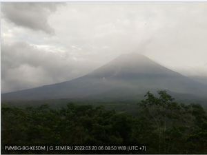 Update Gunung Semeru Usai Semburkan Awan Panas Sejauh 3,5 Km Update Gunung Semeru Usai Semburkan Awan Panas Sejauh 3,5 Km