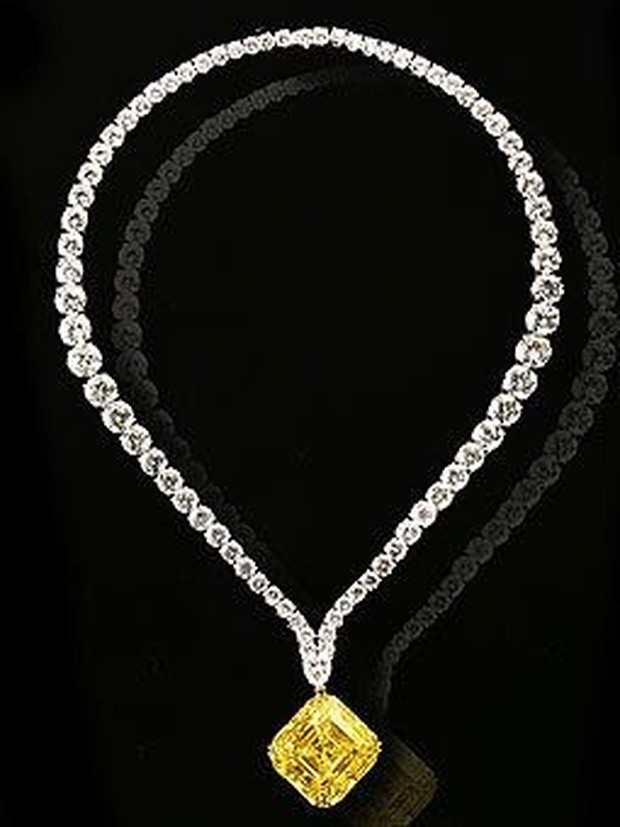 Liviev’s Vivid Yellow Diamond Pendant/Foto: Pinterest/The Jewellert Editor Liviev’s Vivid Yellow Diamond Pendant/Foto: Pinterest/The Jewellert Editor