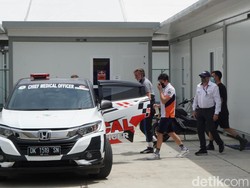 GWS! Marc Marquez Dibawa ke RS Usai Kecelakaan Hebat di Mandalika