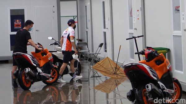 Kecelakaan Horor, Marc Marquez Balik ke Paddock dengan Tangan Diperban
