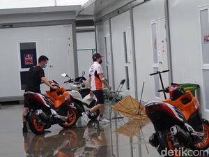 Penampakan Marquez Usai Kecelakaan Dahsyat di Mandalika: Balik ke Paddock, Tangan Diperban