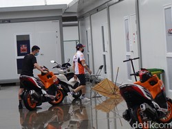 Penampakan Marquez Usai Kecelakaan Dahsyat di Mandalika: Balik ke Paddock, Tangan Diperban