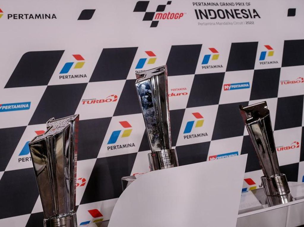 Mengenal Lebih Dekat Piala MotoGP Mandalika Karya Pelaku Ekraf Bali Mengenal Lebih Dekat Piala MotoGP Mandalika Karya Pelaku Ekraf Bali