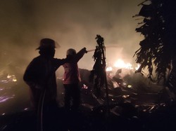 Gudang dan Pabrik Mebel di Bekasi Hangus Terbakar