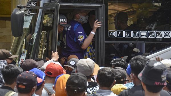 Penampakan Penonton MotoGP Mandalika Berdesakan Naik Bus Gratis