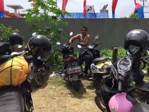 Berkah MotoGP Mandalika, Tukang Parkir Motor Cuan!